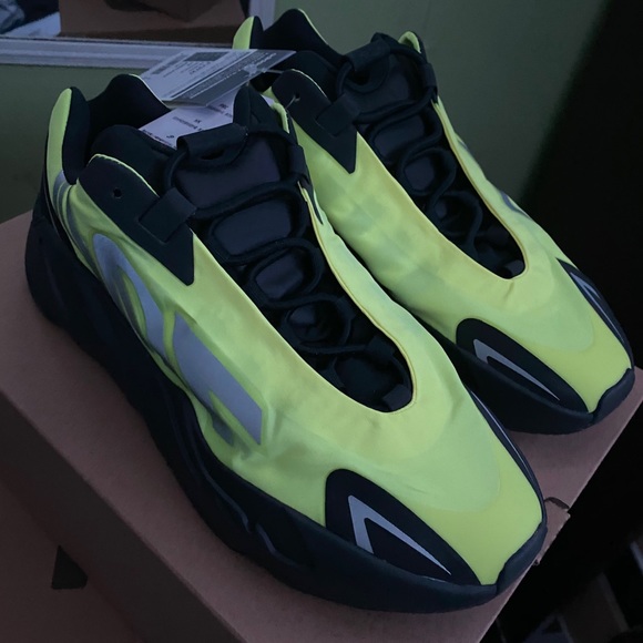 Yeezy 700 mnvn “phosphor” main image 5